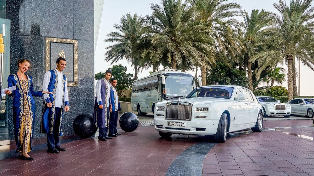 why-are-luxury-cars-cheaper-in-dubai-exploring-the-factors-behind