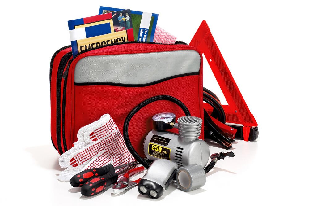 Essential Tools For Emergency Car Repair 02