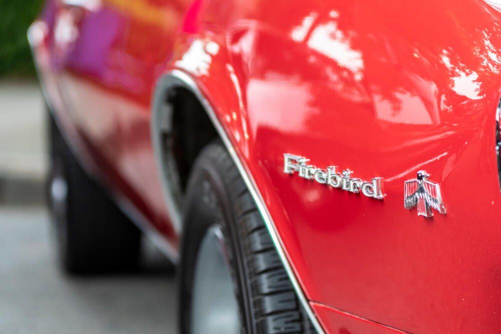 Chevrolet Camaro Vs Pontiac Firebird