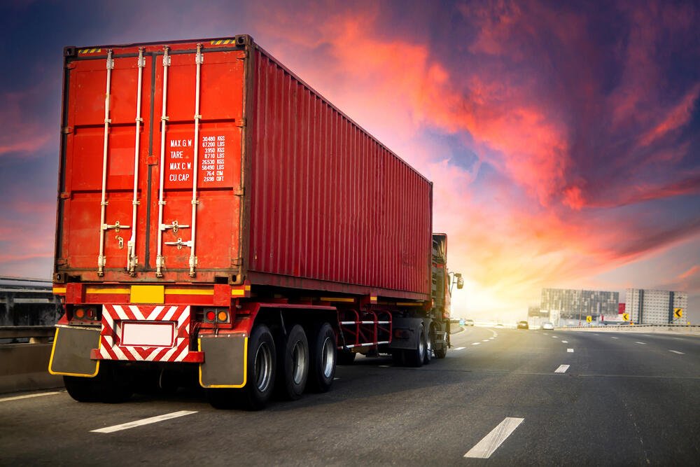 Difference Between Flatbed Trucking and Container Shipping? Flatbed