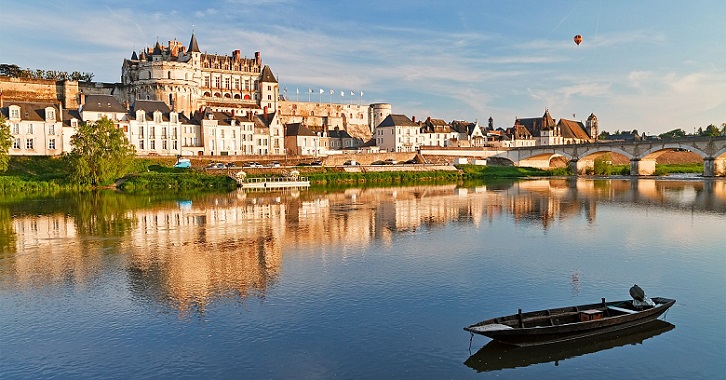 What Are Some of the Most Convenient Transport Services to Ship My Car to France?