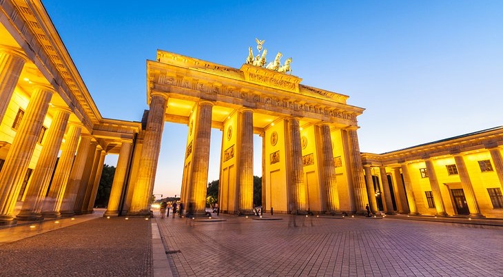 Ship Your Military Car to Germany through Professionals and Benefit from Lower Shipping Costs
