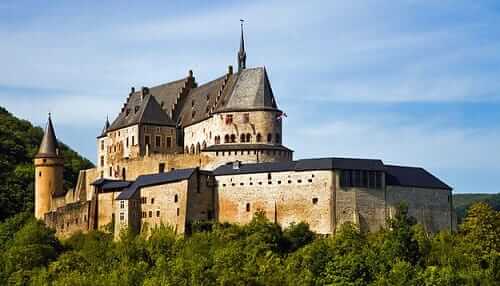 Use Transport Services to Ship a Car to Luxembourg Safely
