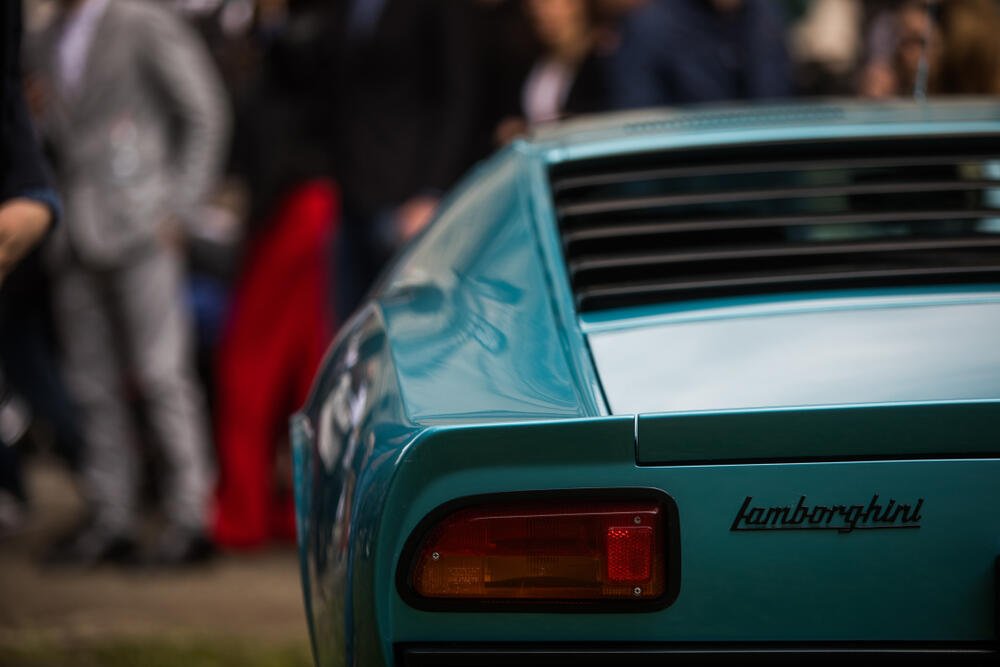 Lamborghini Miura Vs Lamborghini Countach