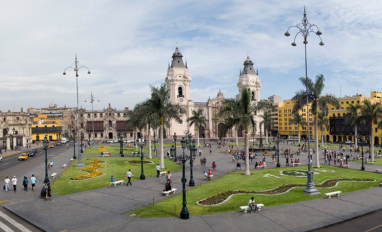 Why Shipping a Car from the USA to Peru Is Best Done with Professionals