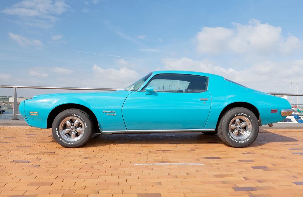 Chevrolet Camaro Vs Pontiac Firebird