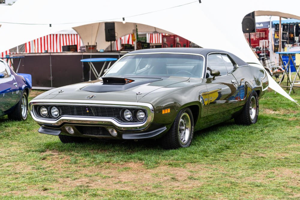 Chevrolet Chevelle Versus Plymouth Roadrunner