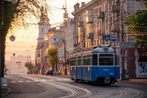 How Shipping a Car from the USA to Ukraine through Professionals Is Beneficial for Those Relocating