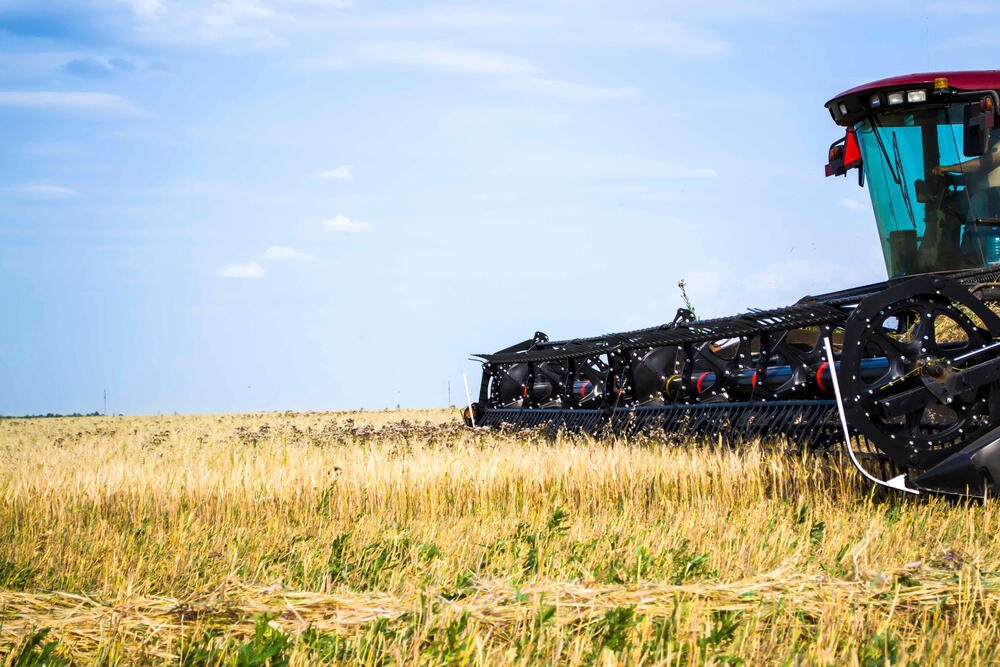 Pull farm implements on a single axle trailer and ramps