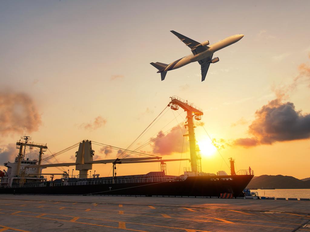 Air or Sea Which Transport For International Shipping?