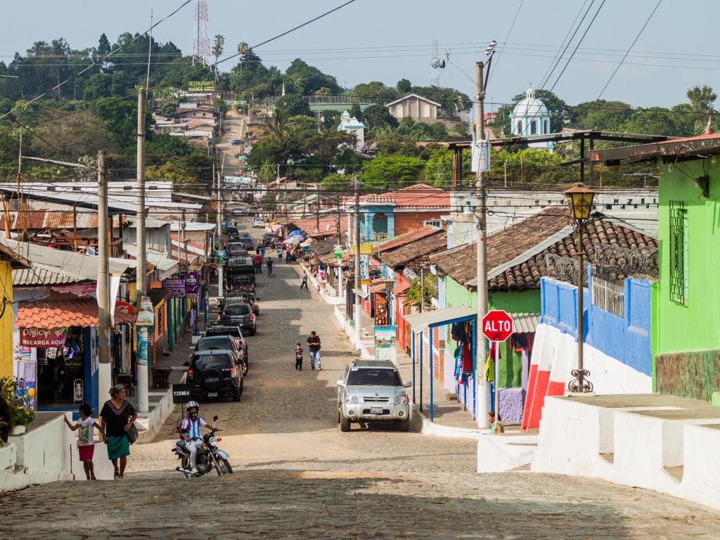 How Can I Ship a Car to El Salvador with Other Belongings?