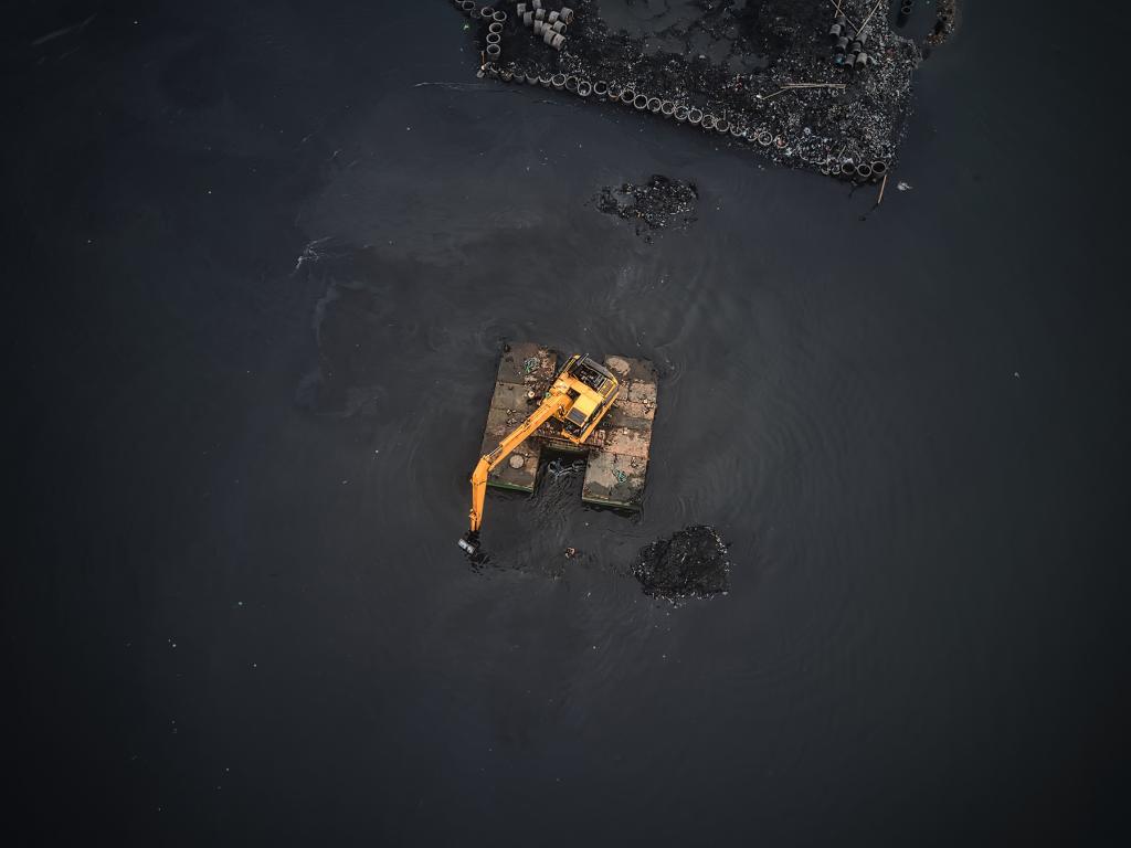 Amphibious Excavator Shipping & Transport Rates Cost To Ship