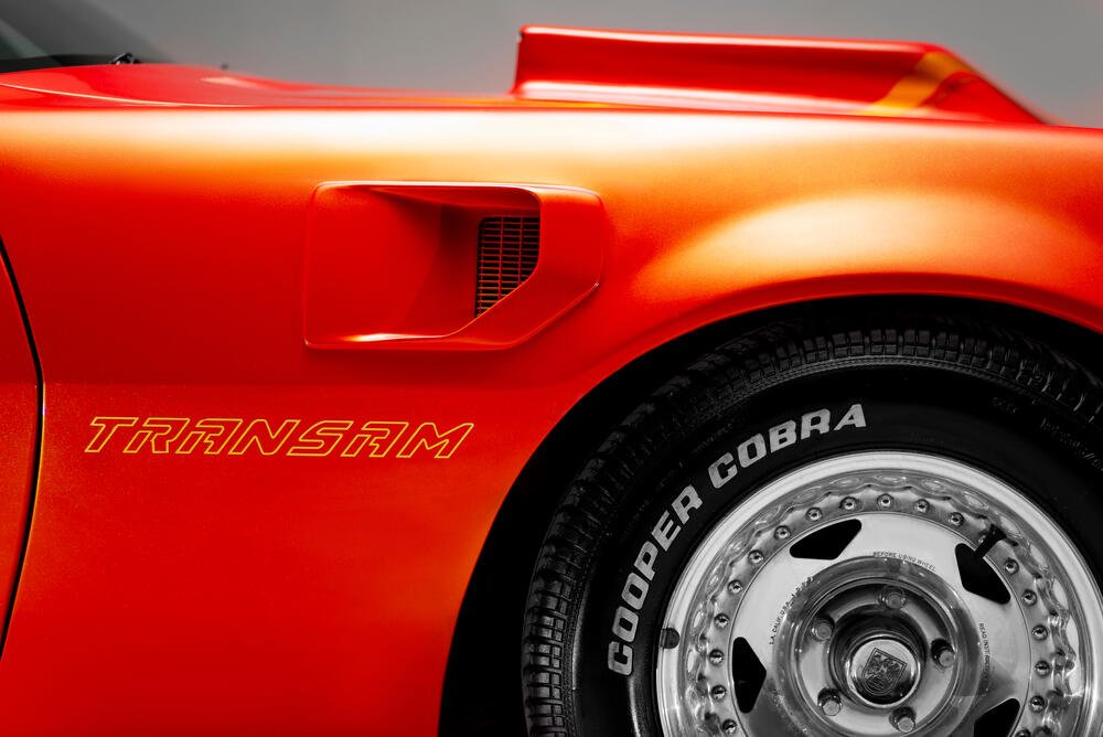 Chevrolet Camaro Vs Pontiac Firebird
